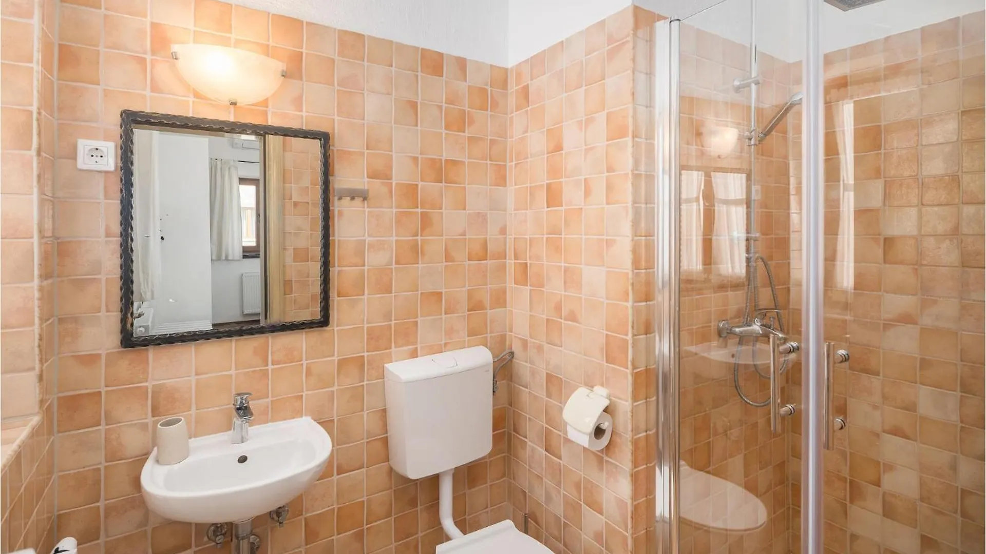 Gorgeous Home In Cabrunici With Wifi Holiday home
