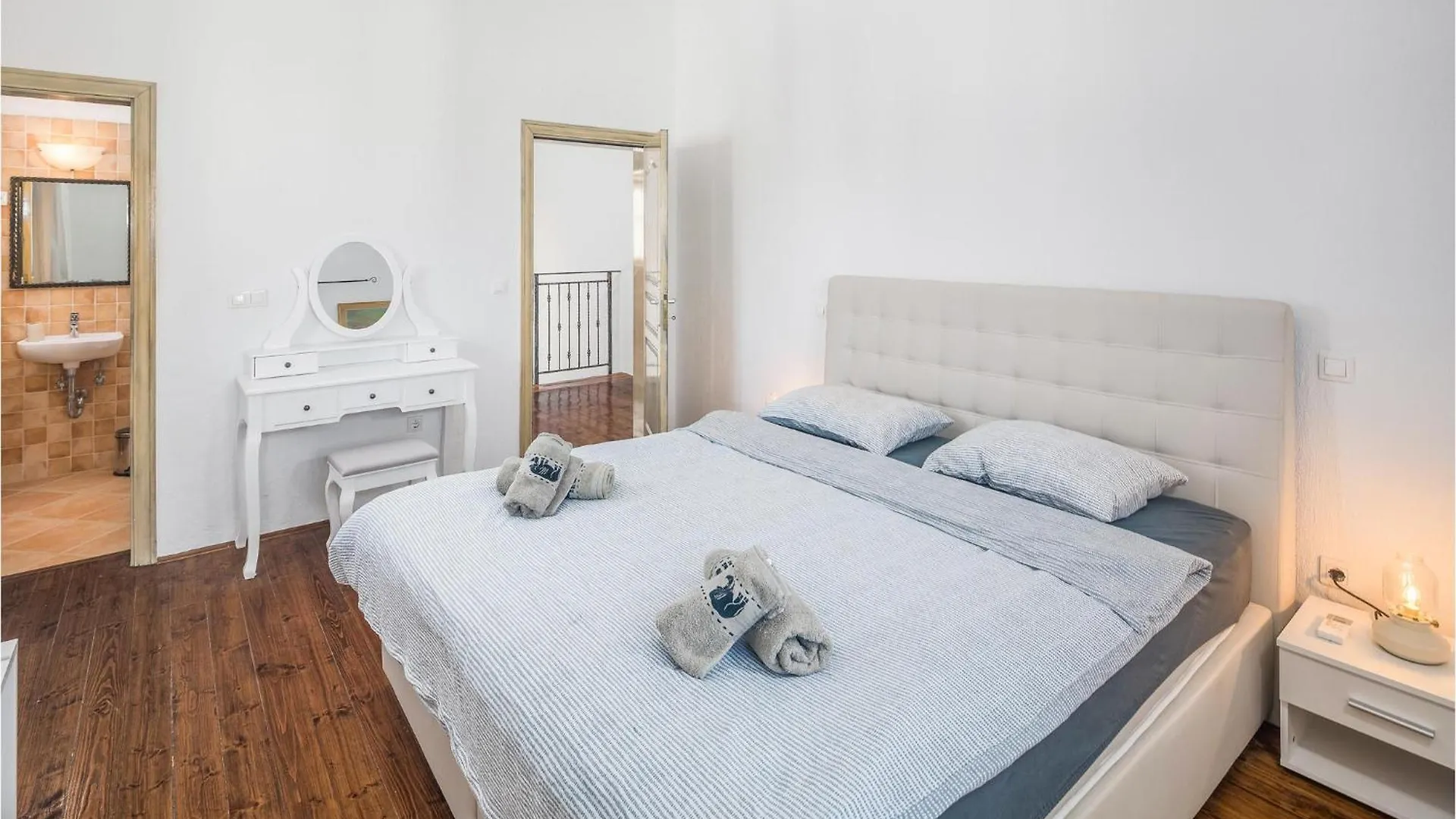 Gorgeous Home In Cabrunici With Wifi 0*,