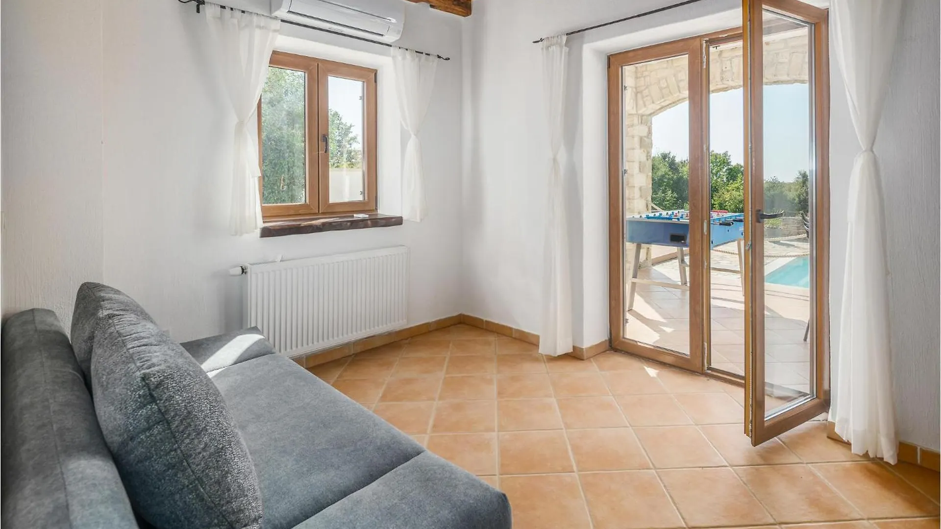 Gorgeous Home In Cabrunici With Wifi Holiday home
